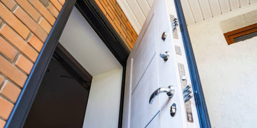 Fire-Resistant Windows and Doors – Enhancing Safety in Commercial Spaces